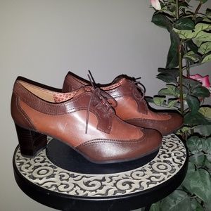 Naturalizer Macia Two-Tone Brown Ankle Boots